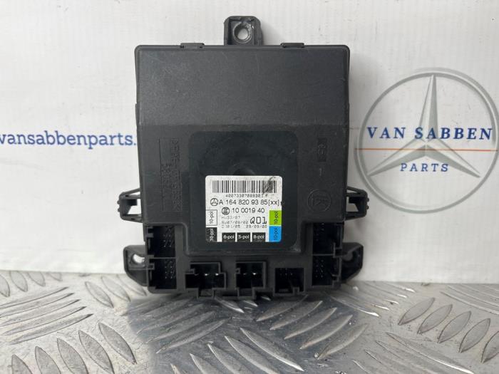 Używane Modul centralnego zamka Mercedes ML II (164/4JG) 3.0 ML-280 CDI 4-Matic V6 24V Cena € 50,00 Procedura marży oferowane przez van Sabben Parts