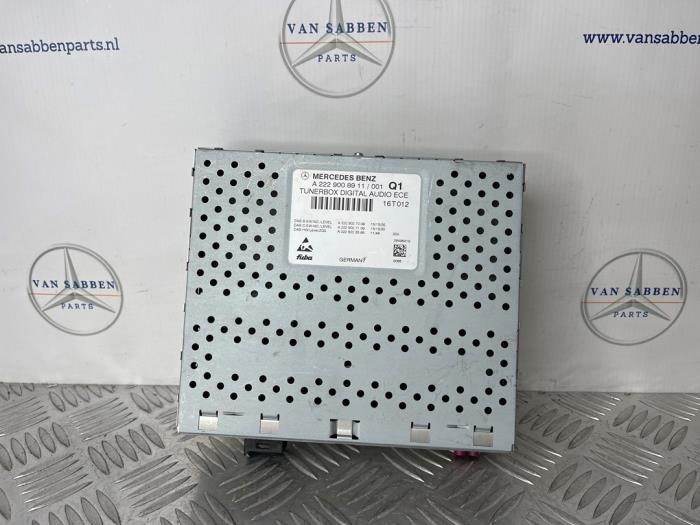 Używane Modul DAB Mercedes E (W213) E-220d 2.0 Turbo 16V Cena € 100,00 Procedura marży oferowane przez van Sabben Parts