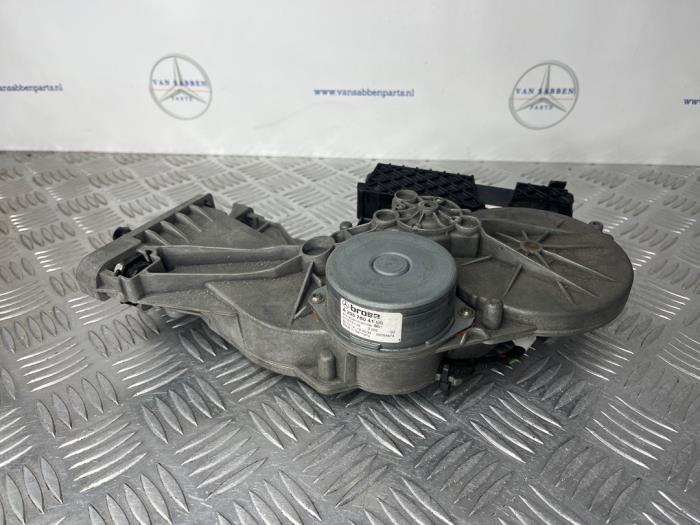Używane Silnik tylnej klapy Mercedes C Estate (S205) C-220 CDI 2.2 16V BlueTEC Cena € 75,00 Procedura marży oferowane przez van Sabben Parts