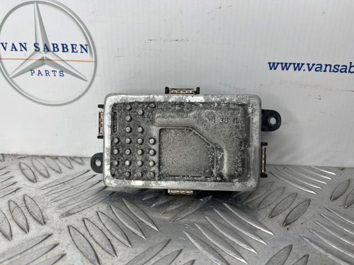 Usagé Régulateur de tension Mercedes CLS (C218) 250 CDI BlueEfficiency,BlueTEC, 250 d Prix € 30,00 Règlement à la marge proposé par van Sabben Parts