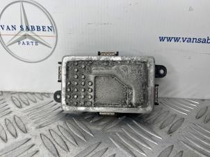 Usagé Régulateur de tension Mercedes CLS (C218) 250 CDI BlueEfficiency,BlueTEC, 250 d Prix € 30,00 Règlement à la marge proposé par van Sabben Parts