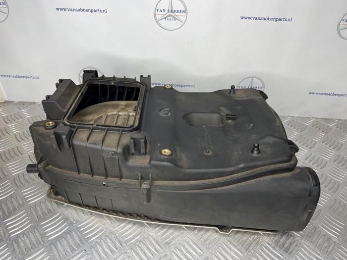 Begagnade Luftfilterhus Mercedes C (W204) 2.2 C-220 CDI 16V BlueEFFICIENCY Pris € 30,00 Marginaltabell erbjuds av van Sabben Parts