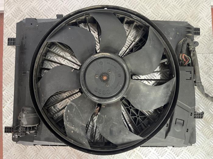 Używane Wentylator Mercedes C (W204) 2.2 C-180 CDI 16V BlueEFFICIENCY Cena € 100,00 Procedura marży oferowane przez van Sabben Parts
