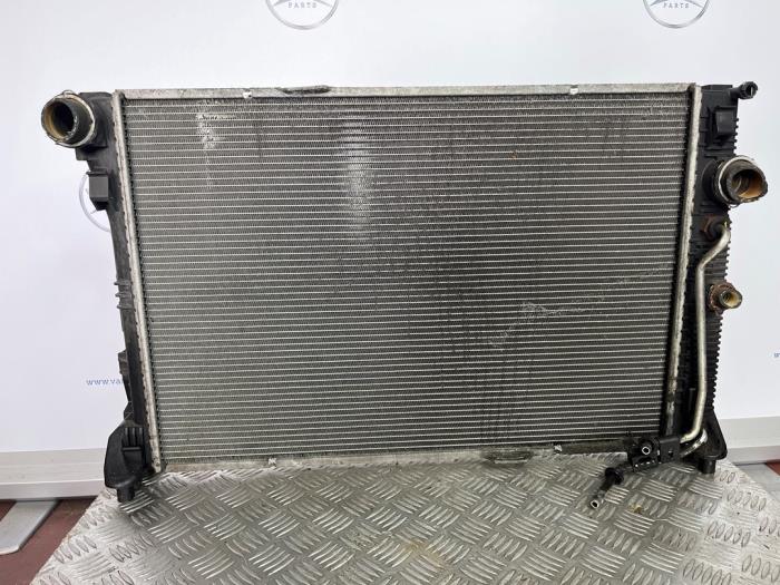 Usagé Radiateur Mercedes E (C207) E-250 CDI 16V Prix € 75,00 Règlement à la marge proposé par van Sabben Parts