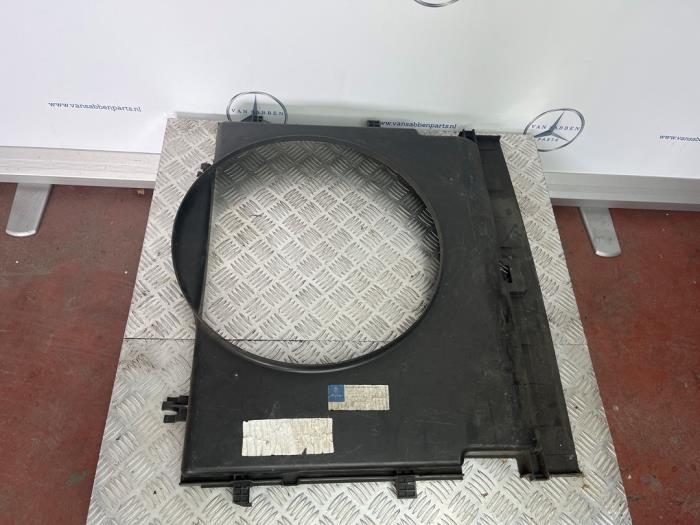 Begagnade Kylfläktshus Mercedes Vito (639.6) 2.2 109 CDI 16V Pris € 36,30 Inklusive moms erbjuds av van Sabben Parts