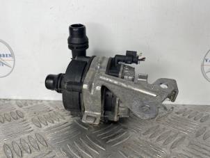 Używane Pompa wodna Mercedes GLC (X253) 2.0 C-200d 16V 4-Matic Cena € 75,00 Procedura marży oferowane przez van Sabben Parts