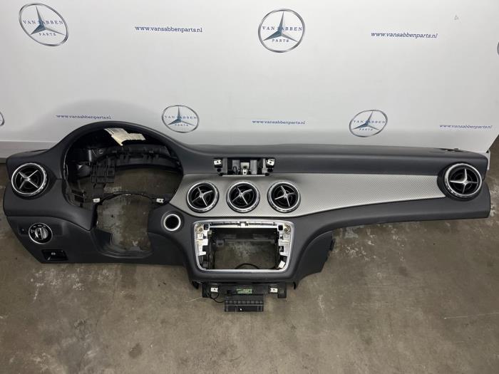 Używane Panel Mercedes CLA (117.3) 1.5 CLA-180 CDI, 180 d 16V Cena € 300,00 Procedura marży oferowane przez van Sabben Parts