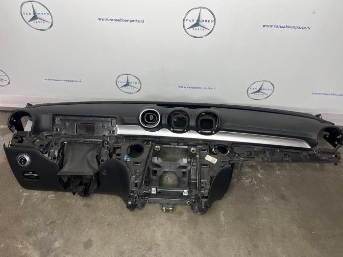 Używane Panel Mercedes C (W206) C-300 2.0 EQ Boost Turbo Cena € 1.000,00 Procedura marży oferowane przez van Sabben Parts