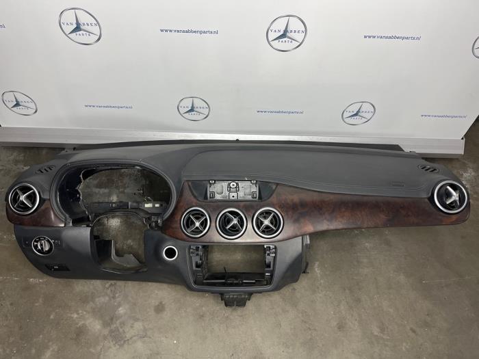 Używane Panel Mercedes B (W246/W242) 1.6 B-180 BlueEFFICIENCY Turbo 16V Cena € 400,00 Procedura marży oferowane przez van Sabben Parts