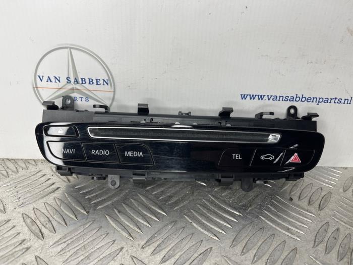 Usagé Commande ordinateur de bord Mercedes C Estate (S205) C-200 2.0 CGI 16V Prix € 25,00 Règlement à la marge proposé par van Sabben Parts