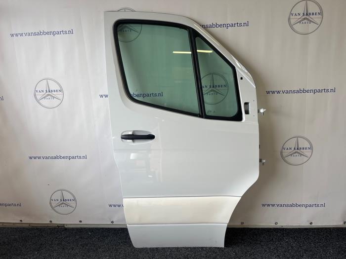 Begagnade Dörr, 2-dörrars, höger Mercedes Sprinter 3,5t (907.6/910.6) 315 CDI 2.0 D RWD Pris € 847,00 Inklusive moms erbjuds av van Sabben Parts