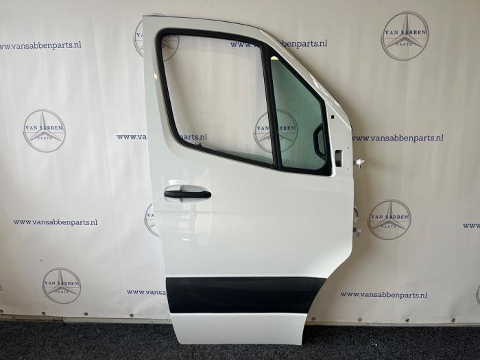Begagnade Dörr, 2-dörrars, höger Mercedes Sprinter 3,5t (907.6/910.6) 315 CDI 2.0 D RWD Pris € 847,00 Inklusive moms erbjuds av van Sabben Parts