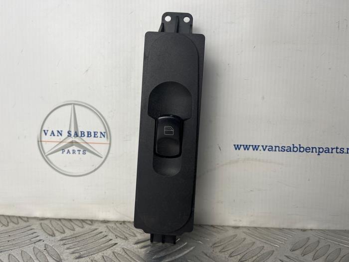 Usados Interruptor de ventanilla eléctrica Mercedes Sprinter 3,5t (906.73) 316 CDI 16V Precio € 24,20 IVA incluido ofrecido por van Sabben Parts