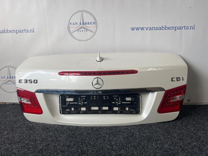 Begagnade Baklucka Mercedes E (C207) E-350 CDI V6 24V Pris € 200,00 Marginaltabell erbjuds av van Sabben Parts