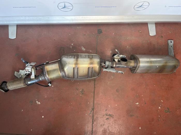 Używane Katalizator Mercedes CLA (118.3) 1.3 CLA-250 e Turbo 16V Cena € 550,00 Procedura marży oferowane przez van Sabben Parts