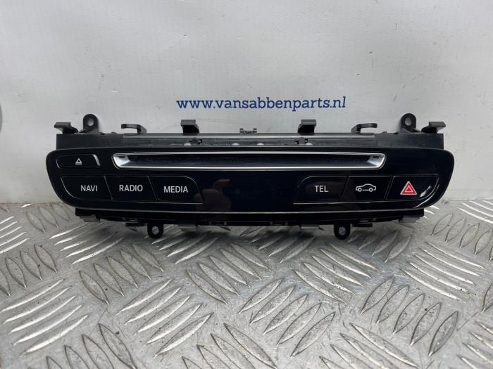 Usagé Commande ordinateur de bord Mercedes C Estate (S205) C-200 2.0 CGI 16V Prix € 25,00 Règlement à la marge proposé par van Sabben Parts