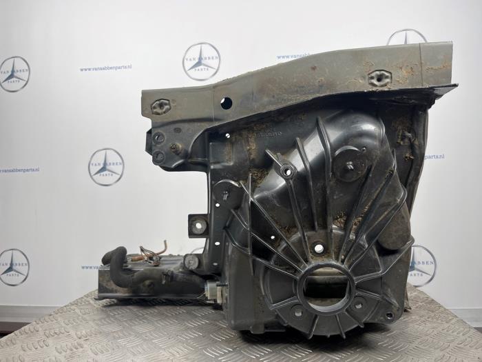 Używane Element karoserii prawy przód Mercedes C (W205) 2.2 C-220 CDI 16V BlueTEC Cena € 350,00 Procedura marży oferowane przez van Sabben Parts