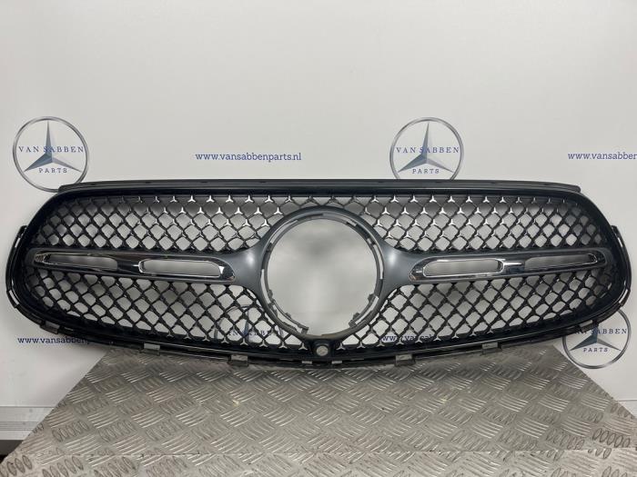 Begagnade Grill Mercedes GLC (X254) 2.0 200 16V 4-Matic Pris € 150,00 Marginaltabell erbjuds av van Sabben Parts