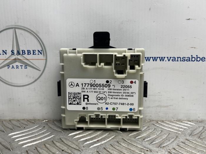 Używane Modul centralnego zamka Mercedes CLA (118.3) 1.3 CLA-180 Turbo 16V Cena € 20,00 Procedura marży oferowane przez van Sabben Parts