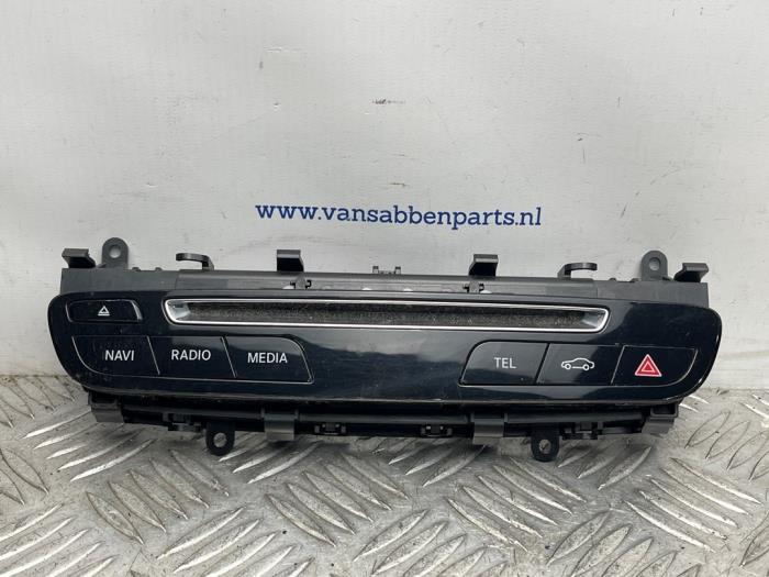 Usagé Commande ordinateur de bord Mercedes C (W205) 2.2 C-220 CDI 16V BlueTEC Prix € 20,00 Règlement à la marge proposé par van Sabben Parts
