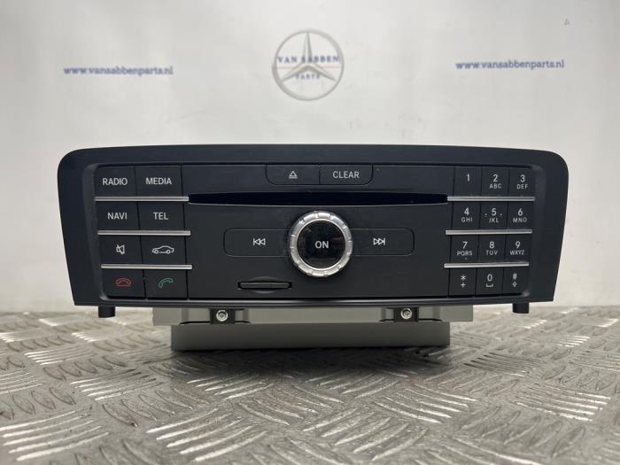 Używane Radio Mercedes CLA Shooting Brake (117.9) 1.6 CLA-180 16V Cena € 400,00 Procedura marży oferowane przez van Sabben Parts