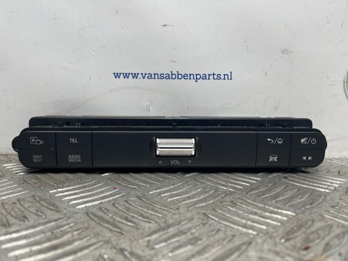 Używane Panel obslugi radia Mercedes Sprinter 3,5t (907.6/910.6) 319 CDI 3.0 V6 24V RWD Cena € 60,50 Z VAT oferowane przez van Sabben Parts