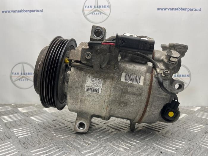 Usagé Compresseur de clim Mercedes A (177.0) 2.0 A-220 Turbo 16V Prix € 125,00 Règlement à la marge proposé par van Sabben Parts