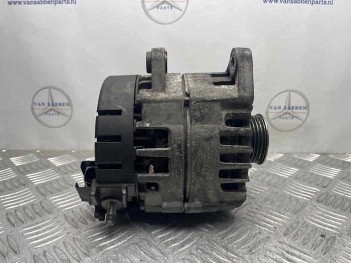 Begagnade Dynamo Mercedes E Estate (S213) E-220d 2.0 Turbo 16V 4-Matic Pris € 100,00 Marginaltabell erbjuds av van Sabben Parts