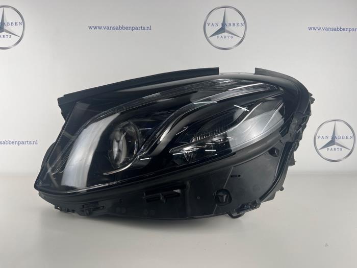 Używane Reflektor lewy Mercedes E (W213) E-200 2.0 Turbo 16V Cena € 907,50 Z VAT oferowane przez van Sabben Parts