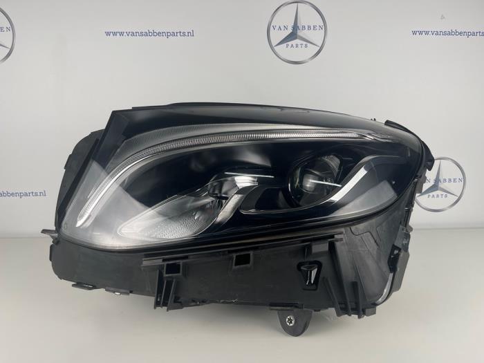 Używane Reflektor lewy Mercedes GLC (X253) 2.0 200 16V Cena € 968,00 Z VAT oferowane przez van Sabben Parts