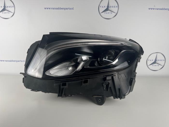 Używane Reflektor lewy Mercedes GLC (X253) 2.0 200 16V Cena € 968,00 Z VAT oferowane przez van Sabben Parts