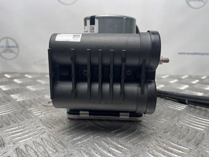 Luftpump (fjädring) från en Mercedes-Benz GLC (X254) 2.0 200 16V 4-Matic 2024