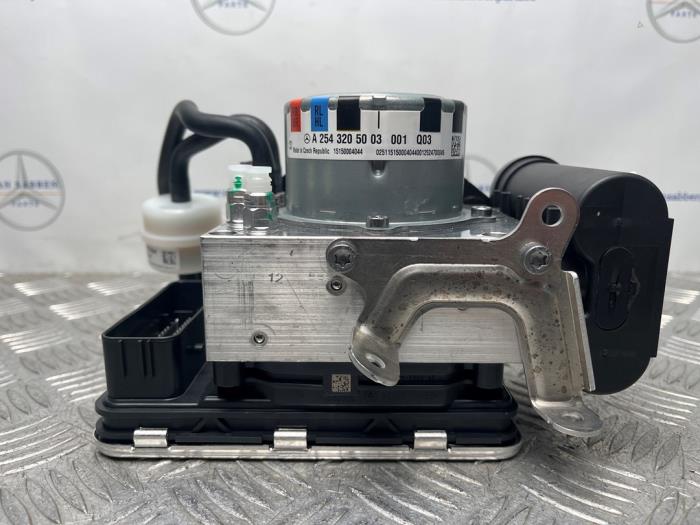Luftpump (fjädring) från en Mercedes-Benz GLC (X254) 2.0 200 16V 4-Matic 2024