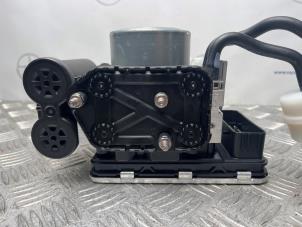 Luftpump (fjädring) från en Mercedes-Benz GLC (X254) 2.0 200 16V 4-Matic 2024