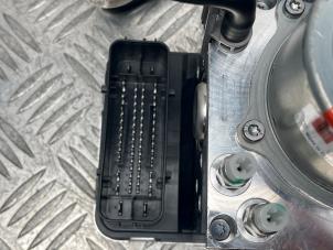Luftpump (fjädring) från en Mercedes-Benz GLC (X254) 2.0 200 16V 4-Matic 2024