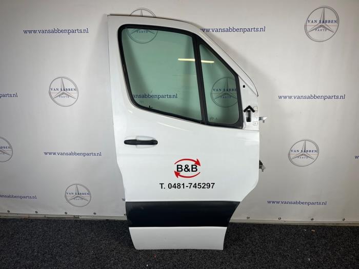 Begagnade Dörr, 2-dörrars, höger Mercedes Sprinter 3,5t (907.6/910.6) 315 CDI 2.0 D RWD Pris € 605,00 Inklusive moms erbjuds av van Sabben Parts