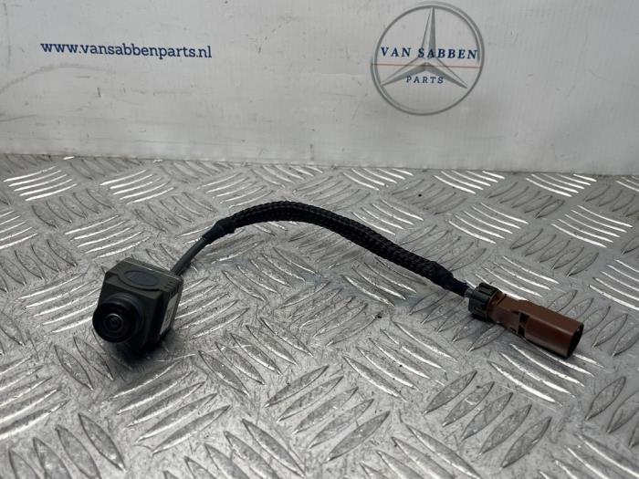 Begagnade Backkamera Mercedes A (177.0) 1.3 A-200 Turbo 16V Pris € 100,00 Marginaltabell erbjuds av van Sabben Parts