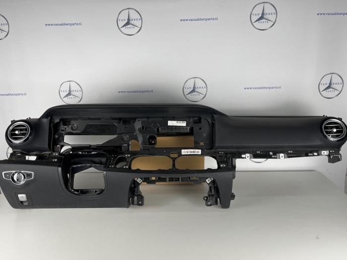 Używane Panel Mercedes E (W213) E-220d 2.0 Turbo 16V Cena € 400,00 Procedura marży oferowane przez van Sabben Parts