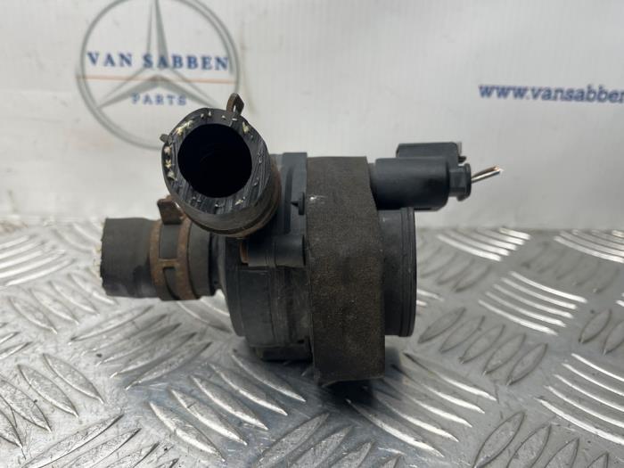 Begagnade Extra vattenpump Mercedes GLC (X253) 3.0 350d V6 24V 4-Matic Pris € 20,00 Marginaltabell erbjuds av van Sabben Parts