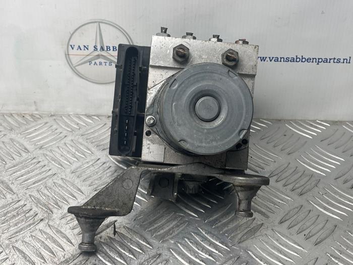 Begagnade ABS-pump Mercedes A (W169) 1.7 A-170 Pris € 40,00 Marginaltabell erbjuds av van Sabben Parts