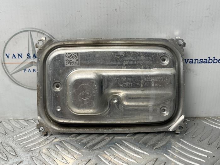 Używane Modułowy reflektor LED Mercedes E (W213) E-200 2.0 Turbo 16V Cena € 100,00 Procedura marży oferowane przez van Sabben Parts