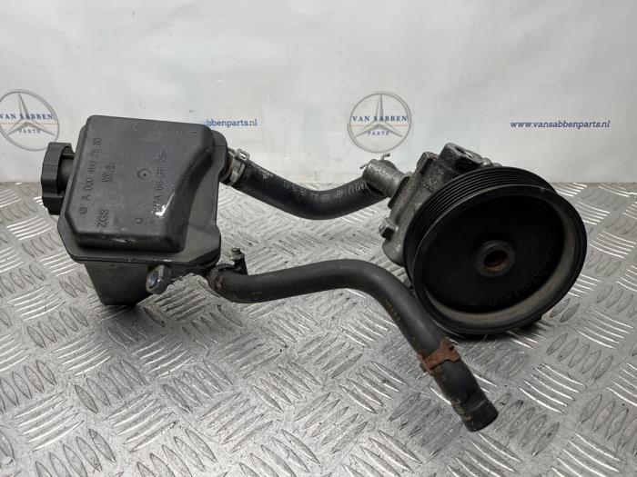 Usagé Pompe de direction Mercedes Sprinter 3,5t (906.63) 319 CDI,BlueTEC V6 24V 4x4 Prix € 121,00 Prix TTC proposé par van Sabben Parts