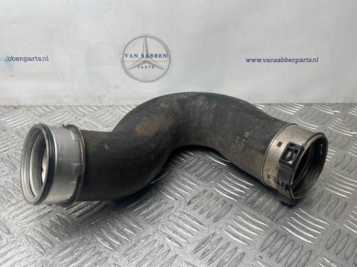 Gebrauchte Intercooler Schlauch Mercedes Sprinter 3,5t (906.63) 319 CDI,BlueTEC V6 24V Preis € 60,50 Mit Mehrwertsteuer angeboten von van Sabben Parts