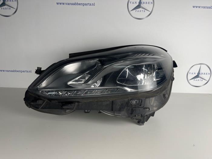 Używane Reflektor lewy Mercedes E (W212) E-220 CDI 16V BlueEfficiency 4-Matic Cena € 550,00 Procedura marży oferowane przez van Sabben Parts