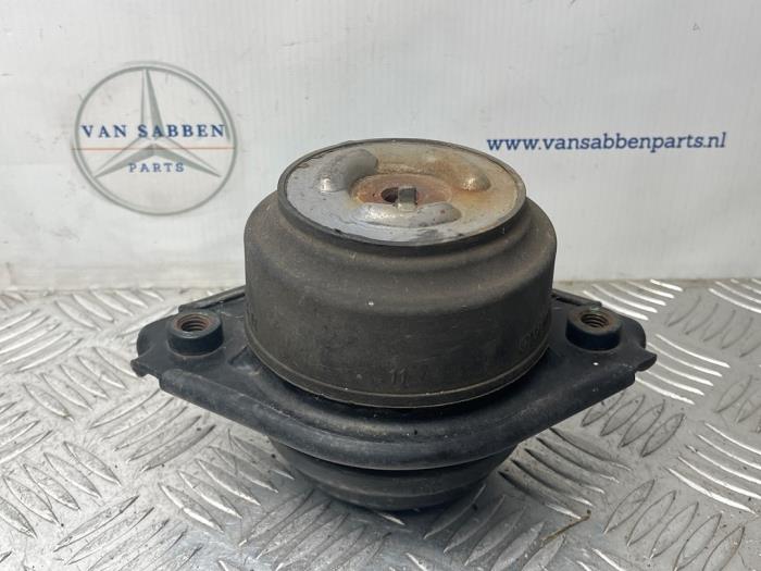 Usagé Support moteur Mercedes ML II (164/4JG) 3.0 ML-320 CDI 4-Matic V6 24V Prix € 15,00 Règlement à la marge proposé par van Sabben Parts