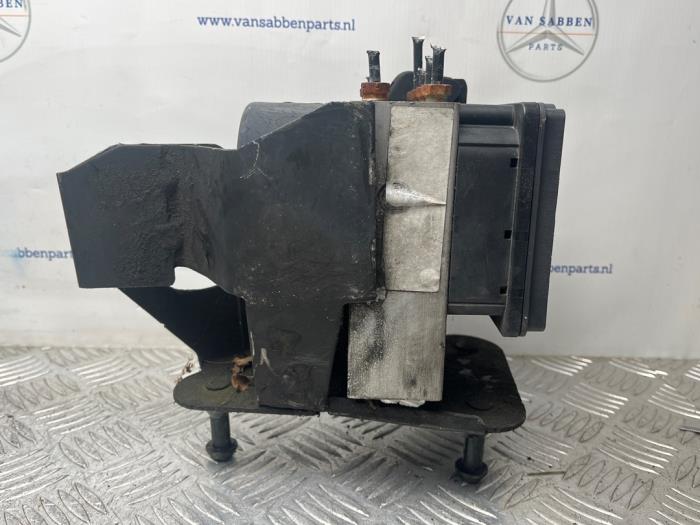 Usagé Bloc ABS Mercedes ML II (164/4JG) 3.0 ML-320 CDI 4-Matic V6 24V Prix € 250,00 Règlement à la marge proposé par van Sabben Parts