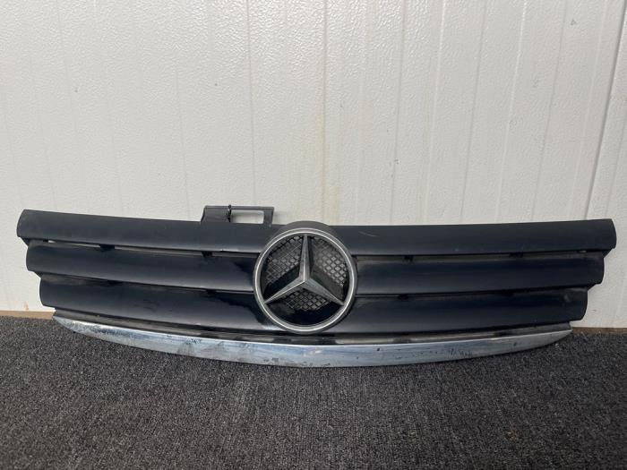 Używane Grill Mercedes A (W169) 1.5 A-150 16V Cena € 30,00 Procedura marży oferowane przez van Sabben Parts