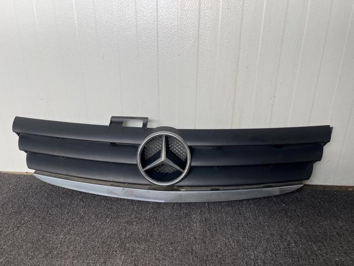 Używane Grill Mercedes A (W169) 1.5 A-150 16V Cena € 30,00 Procedura marży oferowane przez van Sabben Parts