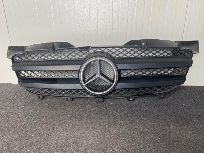 Używane Grill Mercedes Sprinter 3t (906.61) 213 CDI 16V Cena € 30,25 Z VAT oferowane przez van Sabben Parts