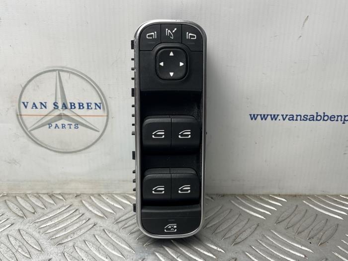 Usados Interruptor de ventanilla eléctrica Mercedes A (177.0) 1.3 A-200 Turbo 16V Precio € 40,00 Norma de margen ofrecido por van Sabben Parts